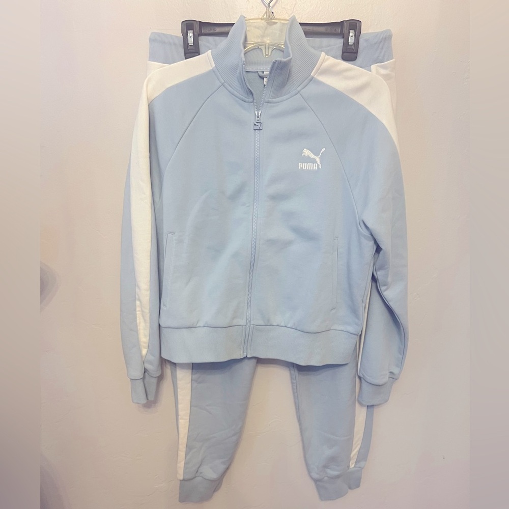 NWOT- tried on never wore, baby blue Puma track suit - M/L
